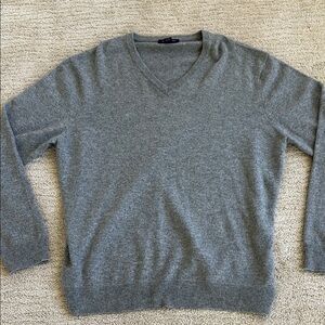 100% Fine Cashmere Club Room Gray V-Neck Sweater